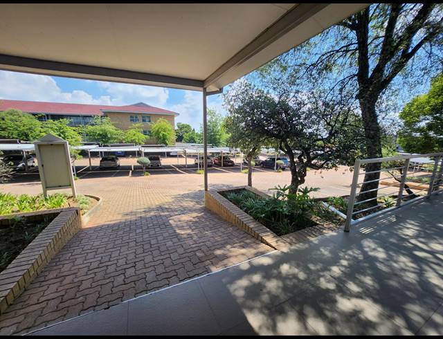 96M² OFFICE TO LET IN VORNA VALLEY